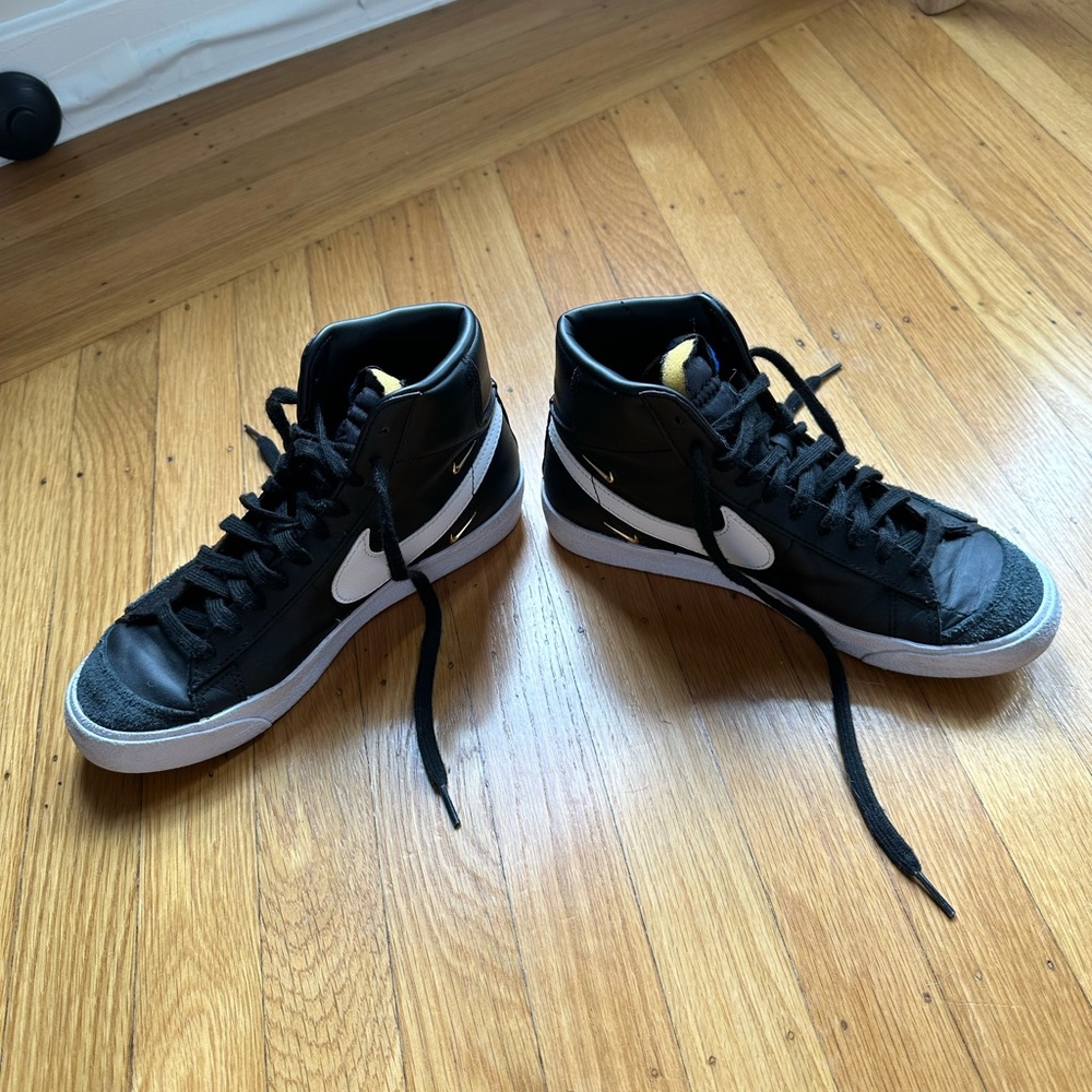 Women’s Nike Blazer 77 Mid Vintage Sneakers